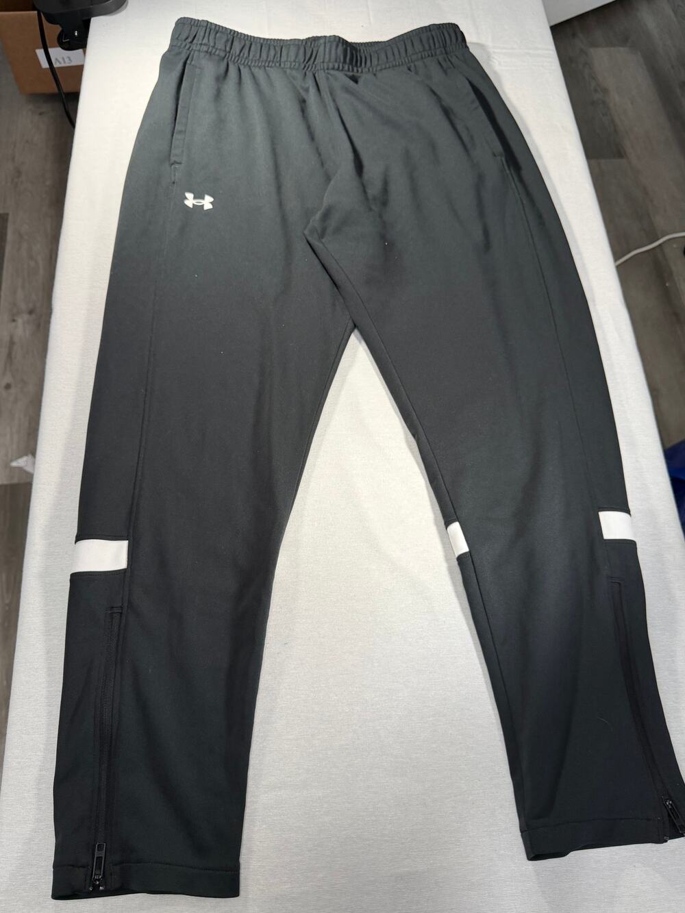 Under Armour Black Track Pants Ankle Zip Size M